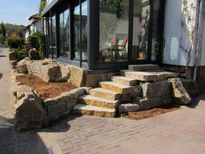 Scheuermann-Naturstein-Showroom-Blockstufen-35